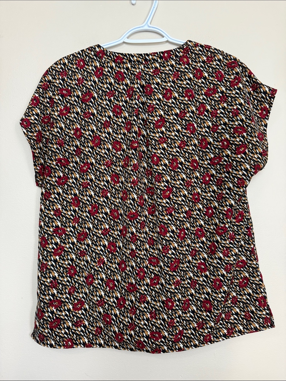 cleo Floral V-Neck Short Sleeve Blouse size M - Picture 2 of 7